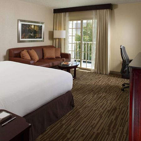 Отель Doubletree By Hilton Raleigh Durham Airport At Research Triangle Park Экстерьер фото