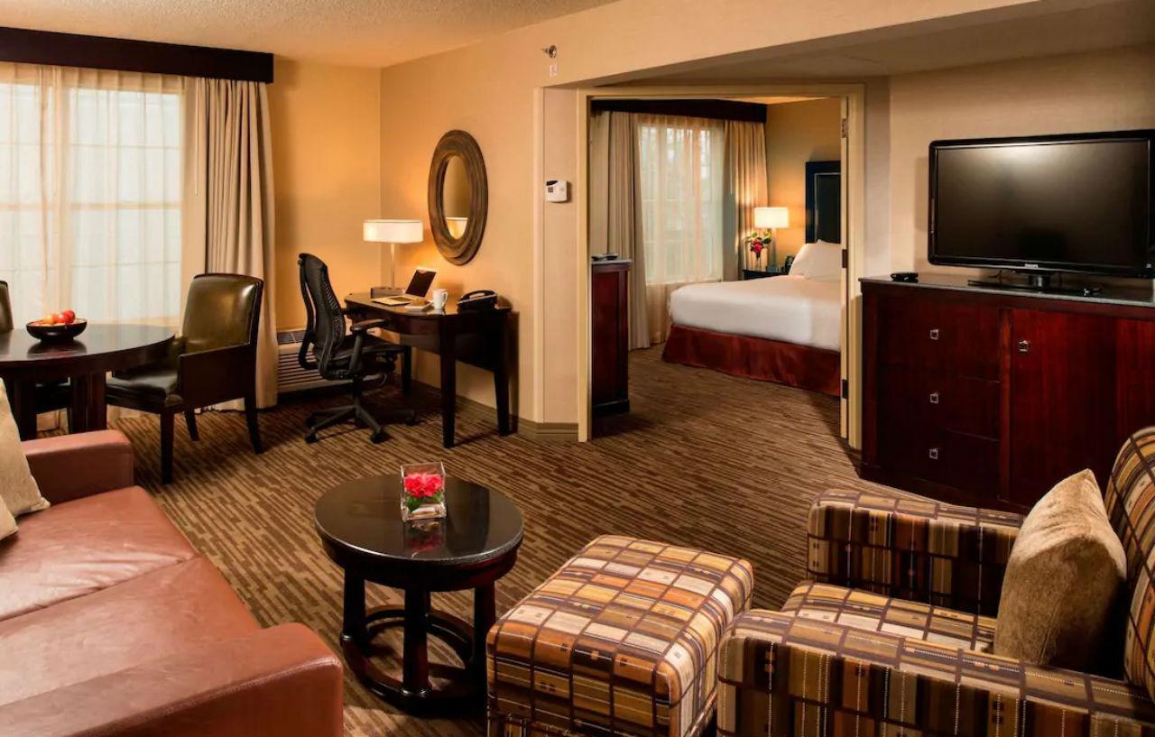 Отель Doubletree By Hilton Raleigh Durham Airport At Research Triangle Park Экстерьер фото