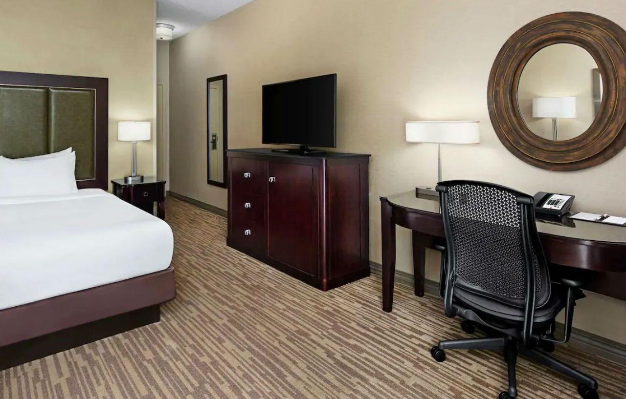 Отель Doubletree By Hilton Raleigh Durham Airport At Research Triangle Park Экстерьер фото