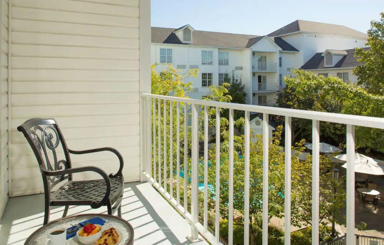 Отель Doubletree By Hilton Raleigh Durham Airport At Research Triangle Park Экстерьер фото