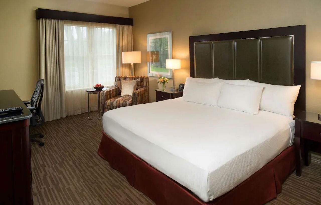 Отель Doubletree By Hilton Raleigh Durham Airport At Research Triangle Park Экстерьер фото