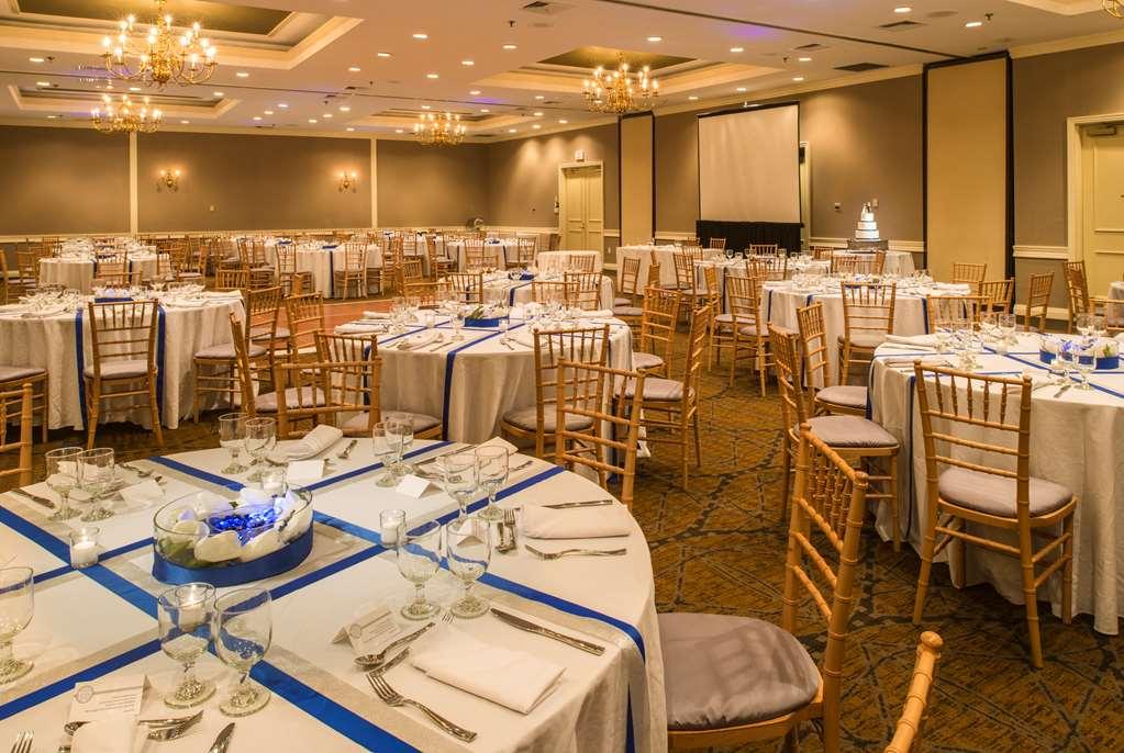 Отель Doubletree By Hilton Raleigh Durham Airport At Research Triangle Park Удобства фото
