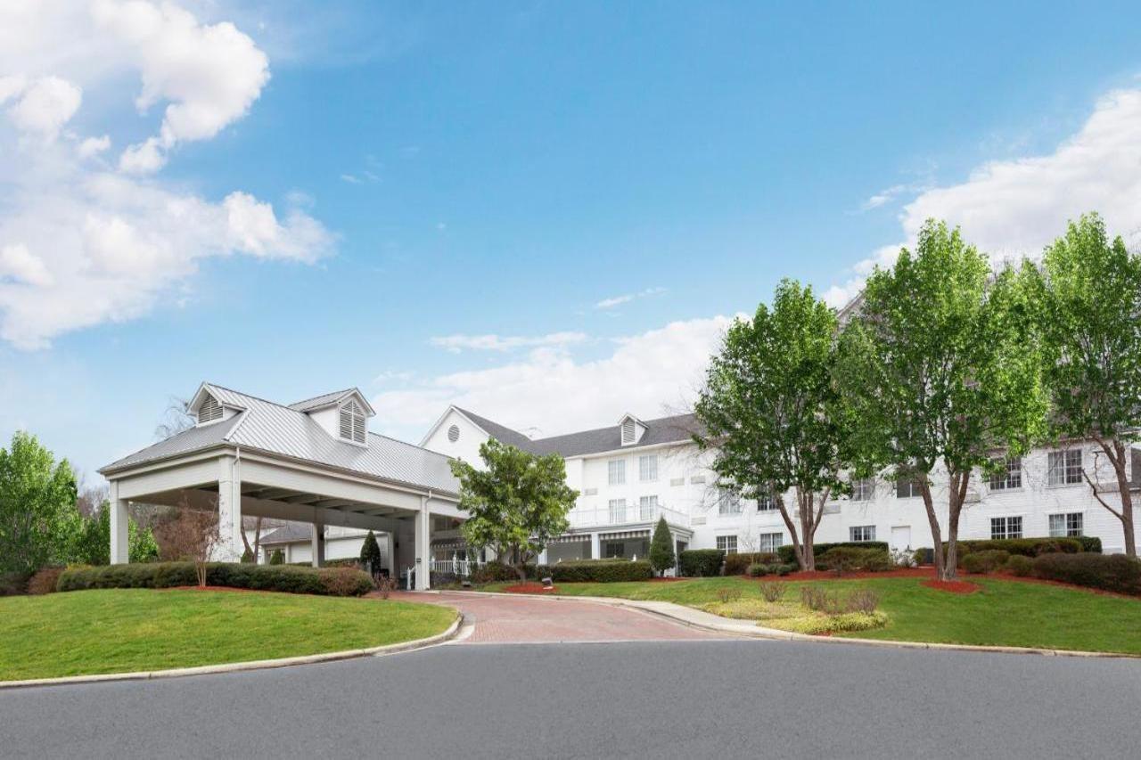 Отель Doubletree By Hilton Raleigh Durham Airport At Research Triangle Park Экстерьер фото