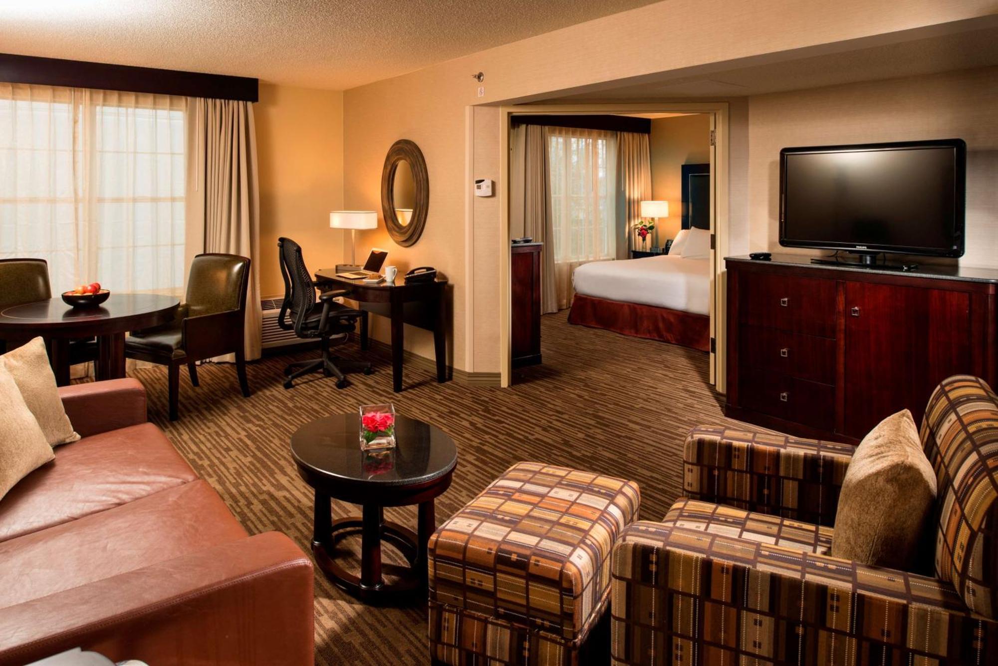 Отель Doubletree By Hilton Raleigh Durham Airport At Research Triangle Park Экстерьер фото