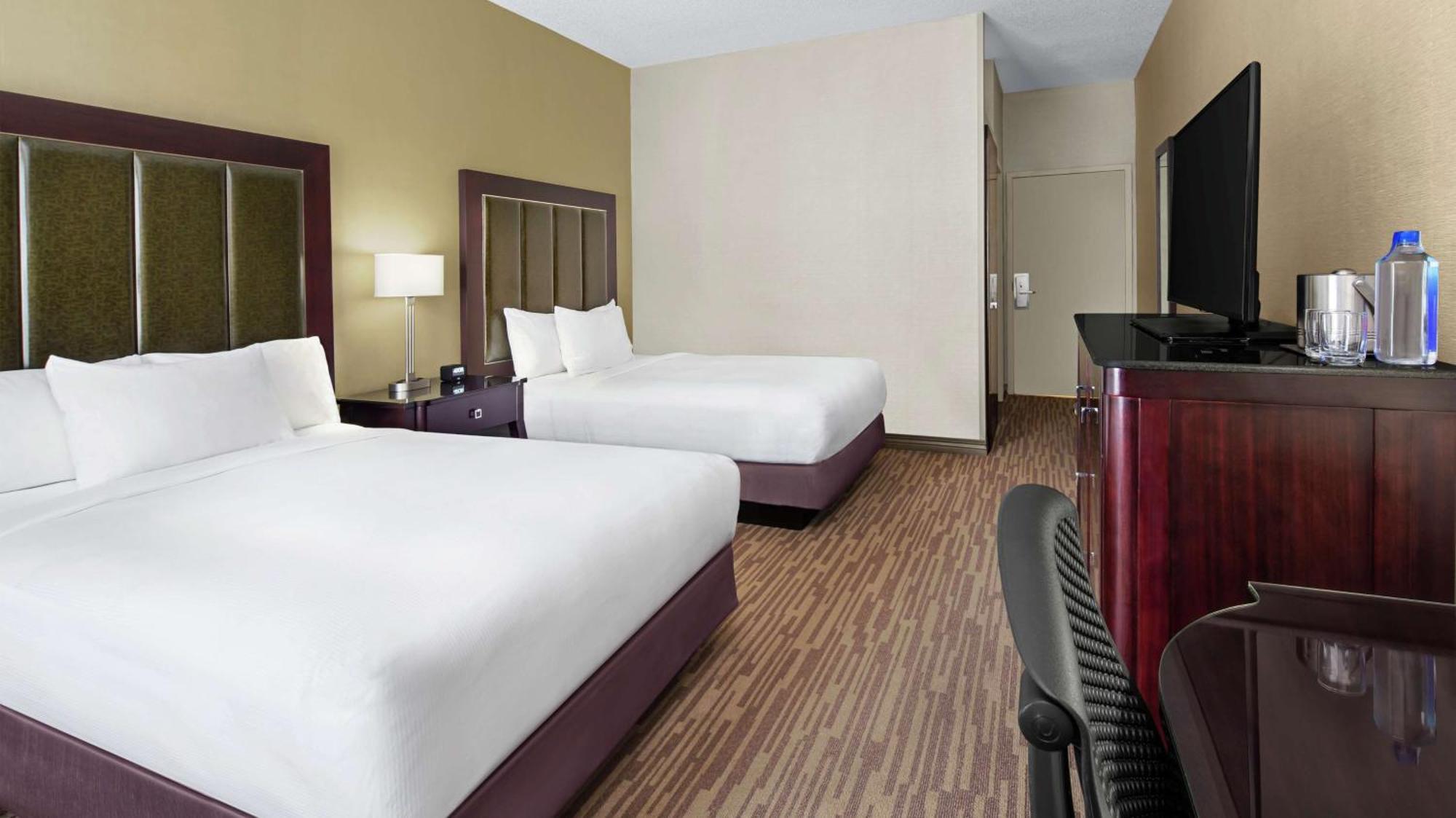 Отель Doubletree By Hilton Raleigh Durham Airport At Research Triangle Park Экстерьер фото