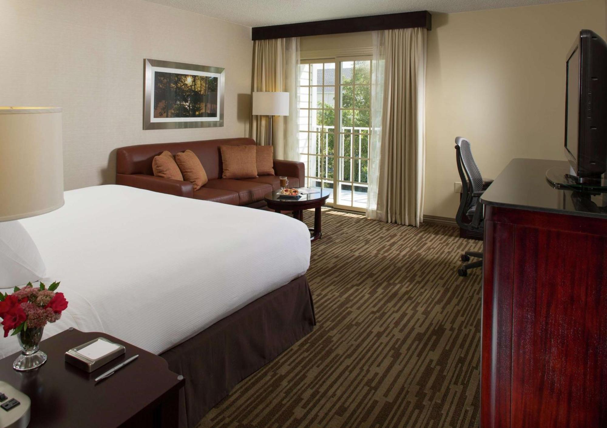 Отель Doubletree By Hilton Raleigh Durham Airport At Research Triangle Park Экстерьер фото
