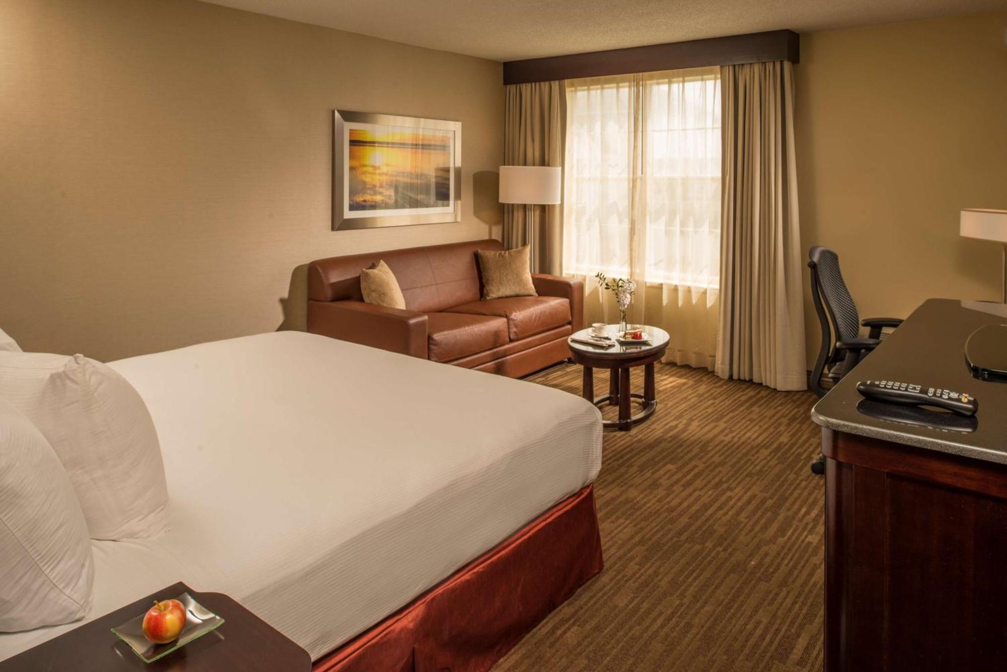 Отель Doubletree By Hilton Raleigh Durham Airport At Research Triangle Park Экстерьер фото