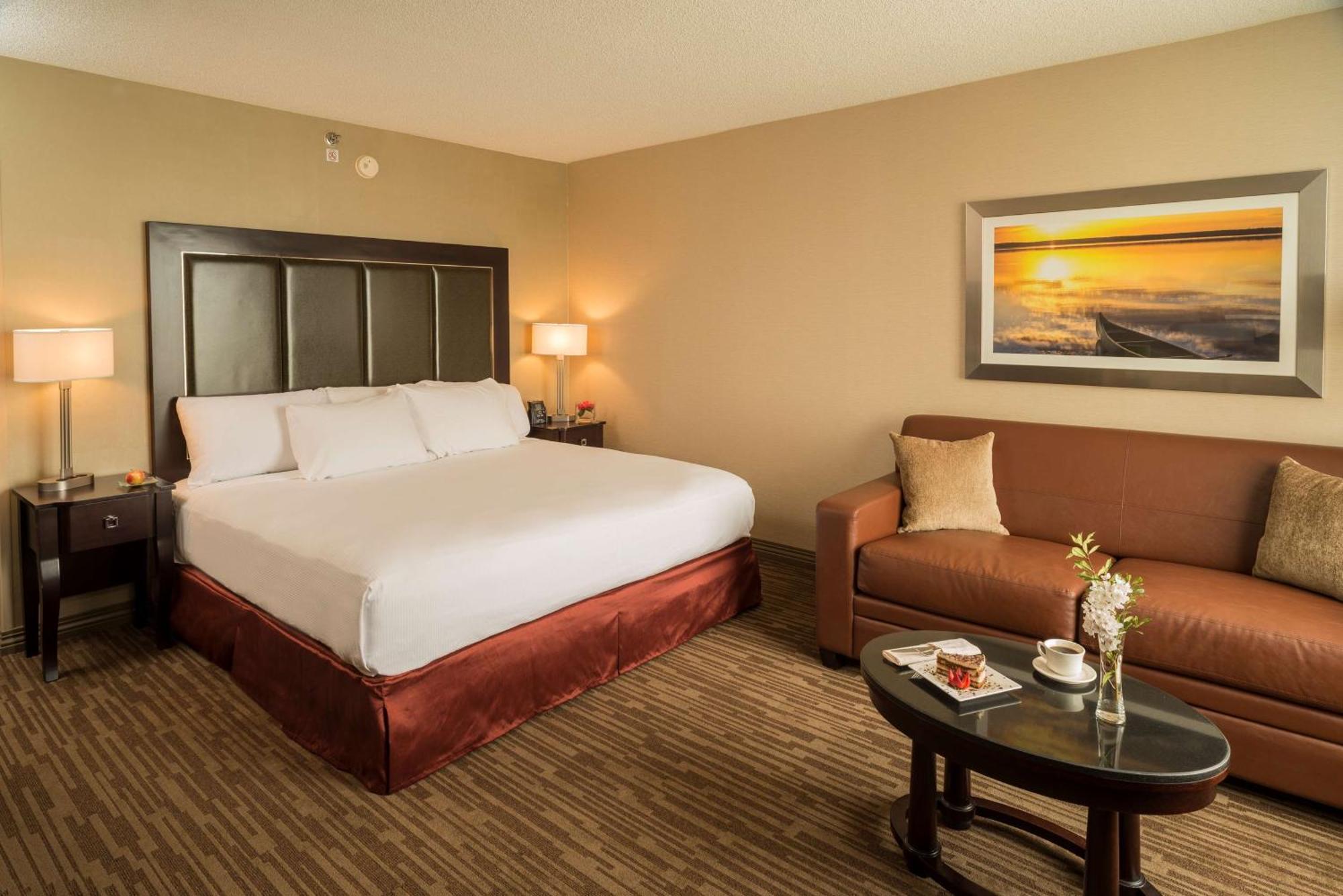 Отель Doubletree By Hilton Raleigh Durham Airport At Research Triangle Park Экстерьер фото