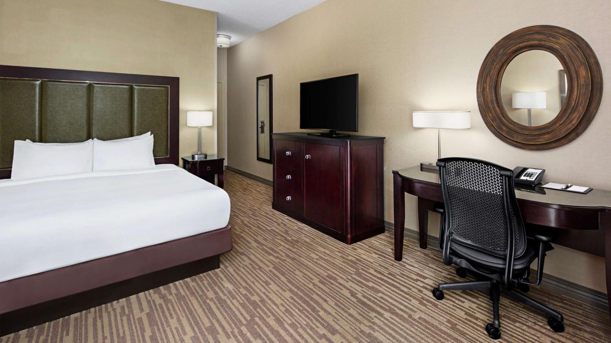 Отель Doubletree By Hilton Raleigh Durham Airport At Research Triangle Park Экстерьер фото