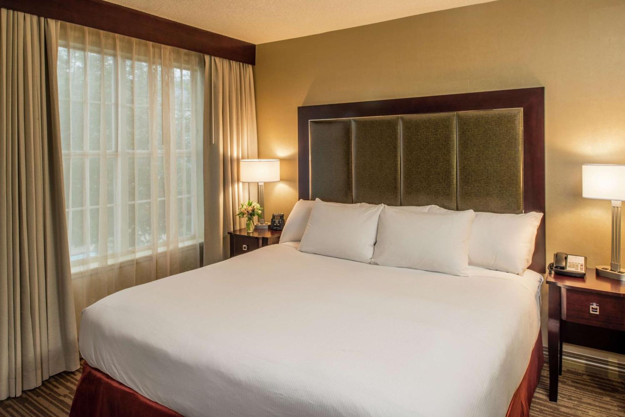 Отель Doubletree By Hilton Raleigh Durham Airport At Research Triangle Park Экстерьер фото