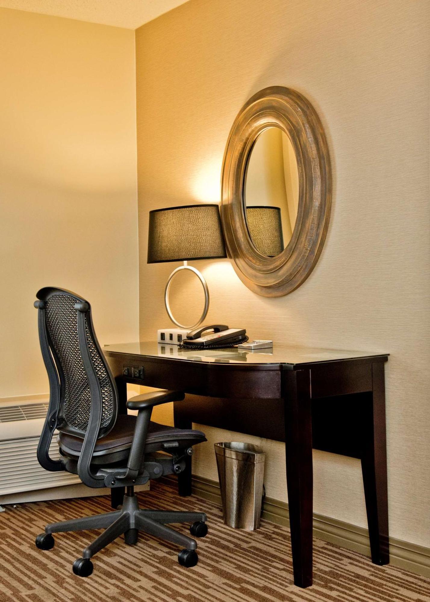 Отель Doubletree By Hilton Raleigh Durham Airport At Research Triangle Park Экстерьер фото