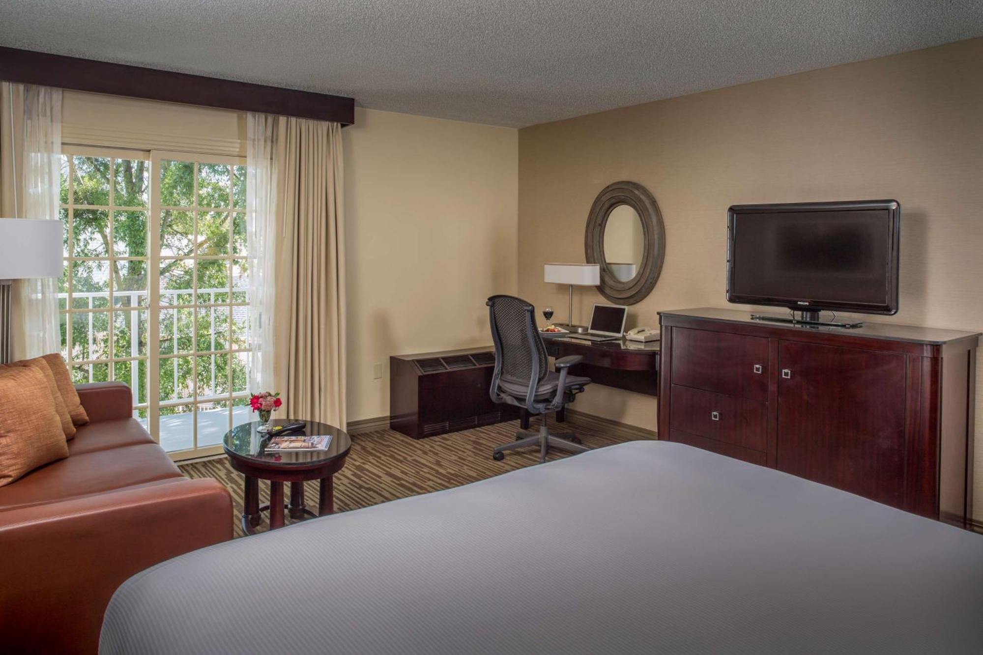 Отель Doubletree By Hilton Raleigh Durham Airport At Research Triangle Park Экстерьер фото