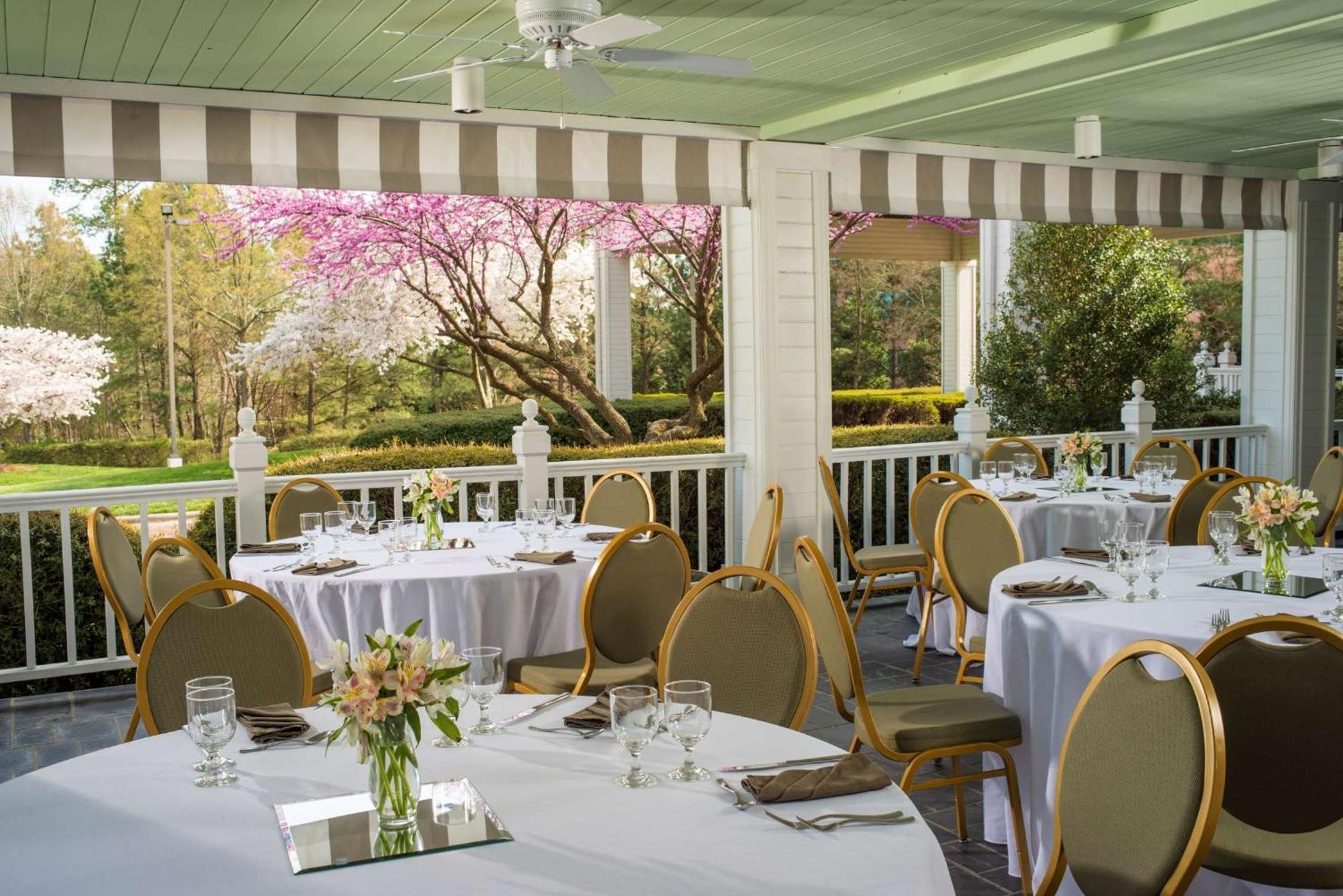 Отель Doubletree By Hilton Raleigh Durham Airport At Research Triangle Park Экстерьер фото