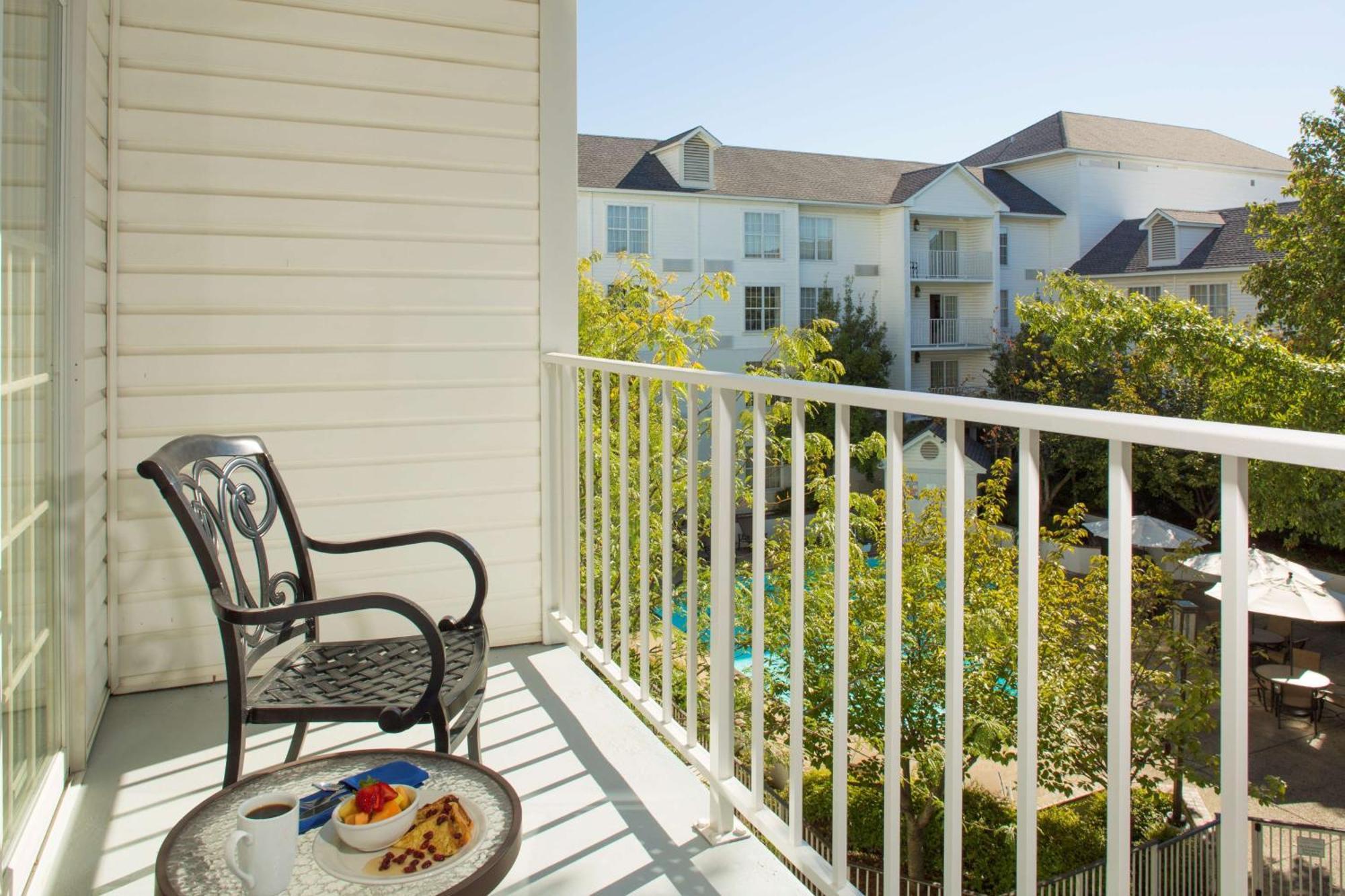 Отель Doubletree By Hilton Raleigh Durham Airport At Research Triangle Park Экстерьер фото