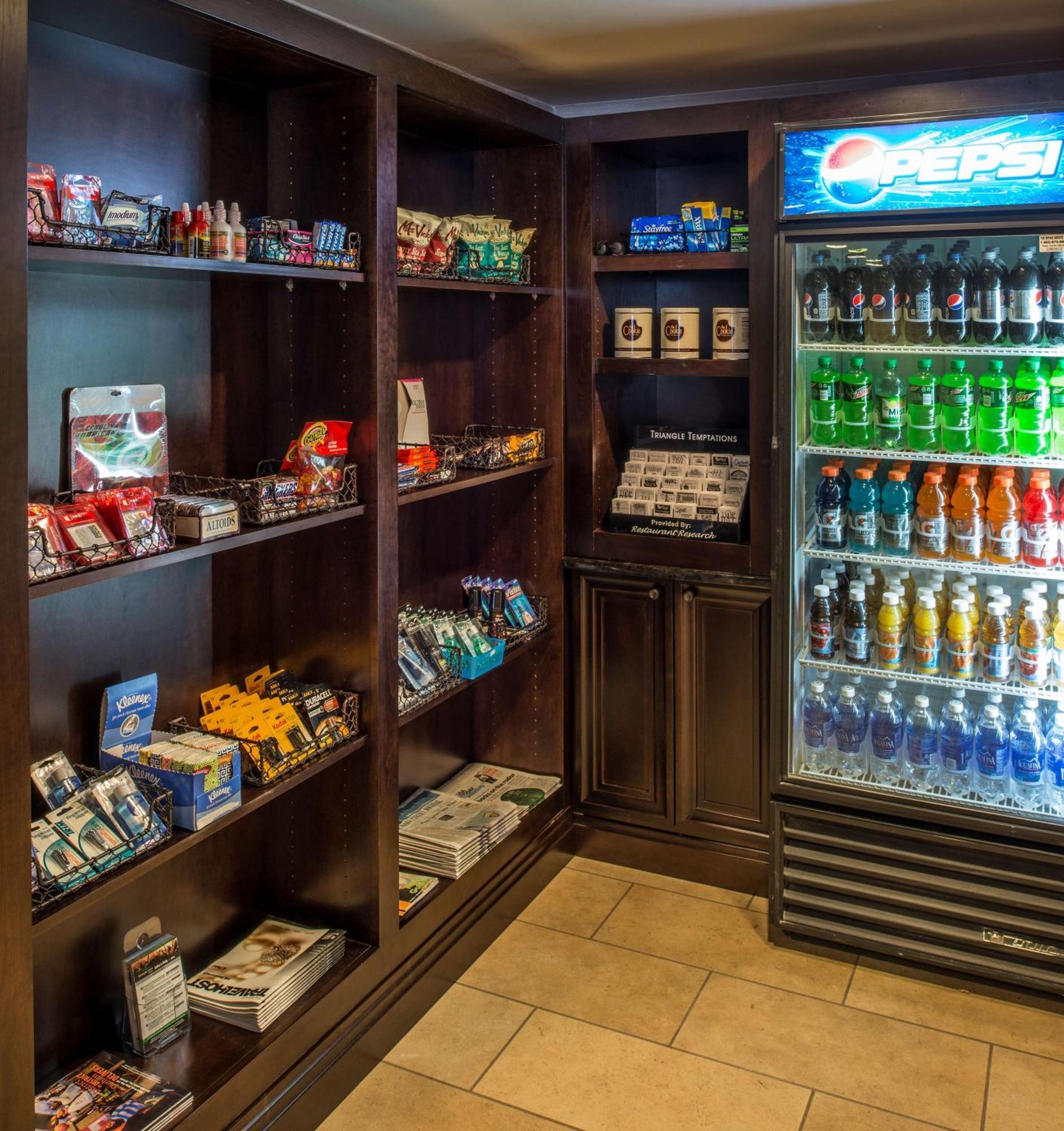 Отель Doubletree By Hilton Raleigh Durham Airport At Research Triangle Park Экстерьер фото