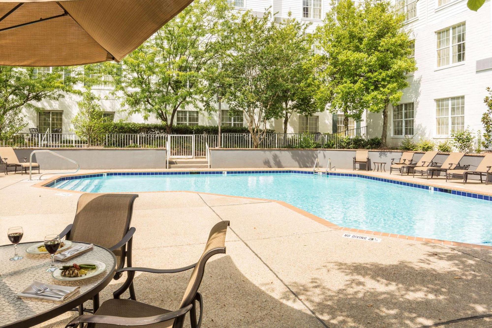 Отель Doubletree By Hilton Raleigh Durham Airport At Research Triangle Park Экстерьер фото