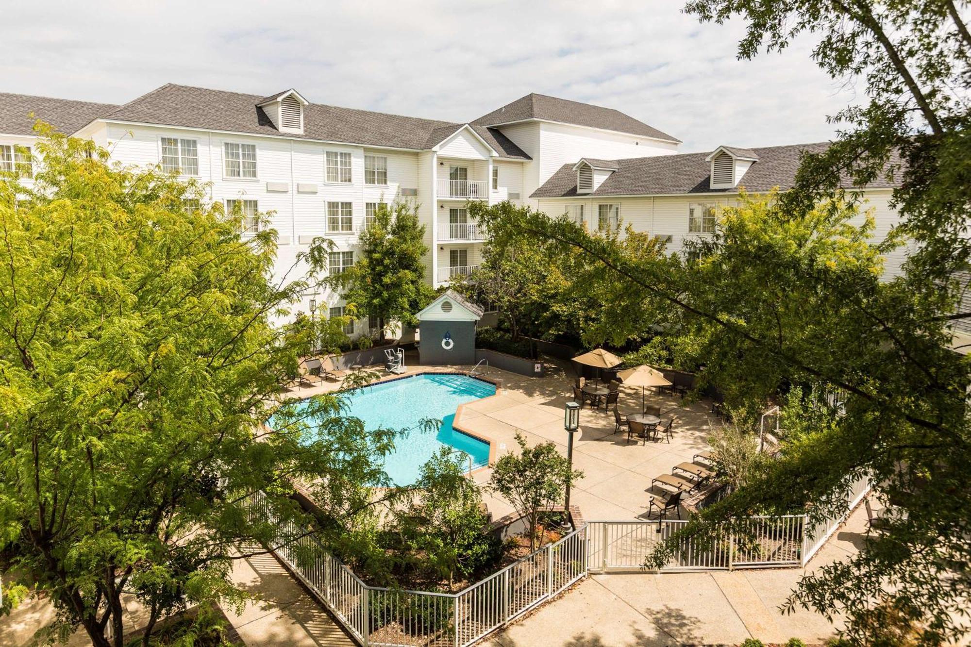 Отель Doubletree By Hilton Raleigh Durham Airport At Research Triangle Park Экстерьер фото