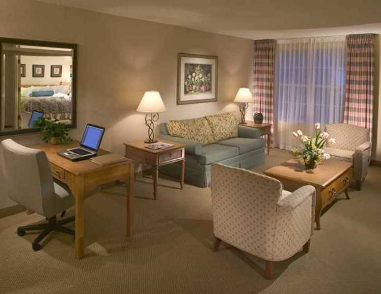 Отель Doubletree By Hilton Raleigh Durham Airport At Research Triangle Park Экстерьер фото