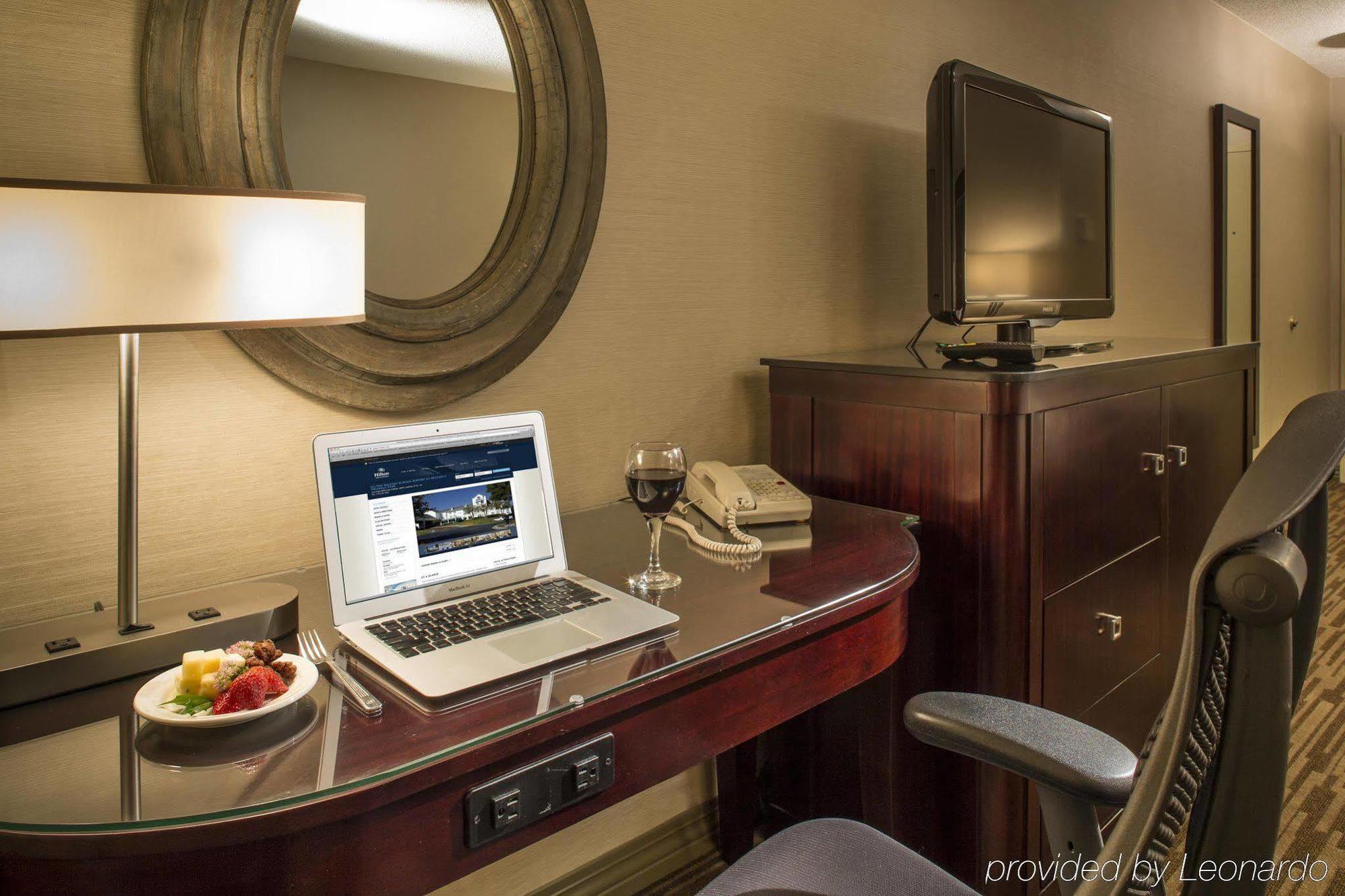 Отель Doubletree By Hilton Raleigh Durham Airport At Research Triangle Park Экстерьер фото