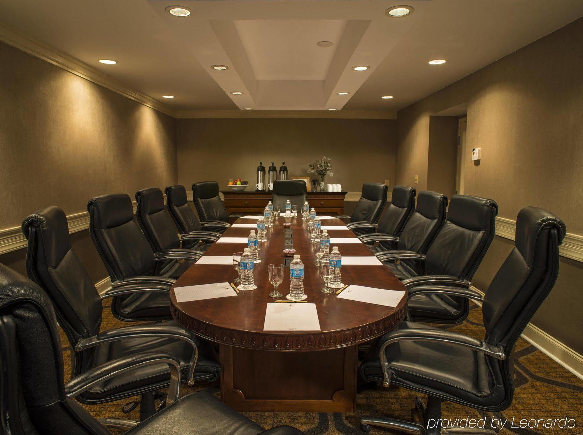 Отель Doubletree By Hilton Raleigh Durham Airport At Research Triangle Park Экстерьер фото